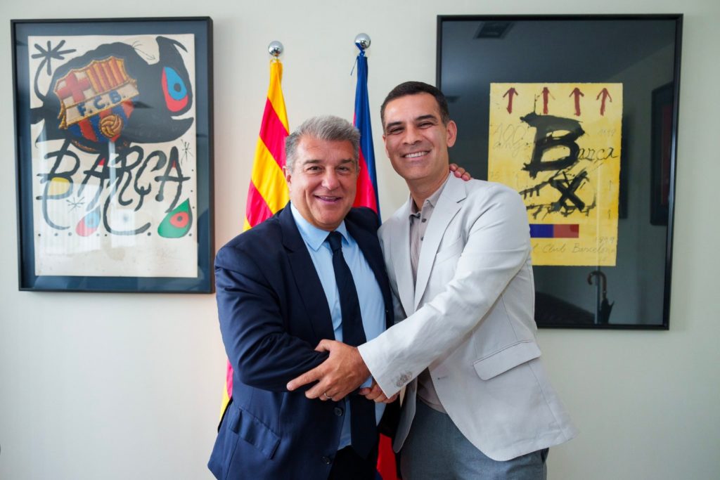 El mexicano Rafael Márquez renovó contrato para una próxima temporada como entrenador del Barcelona Atlétic, filial de la tercera división del FC Barcelona.