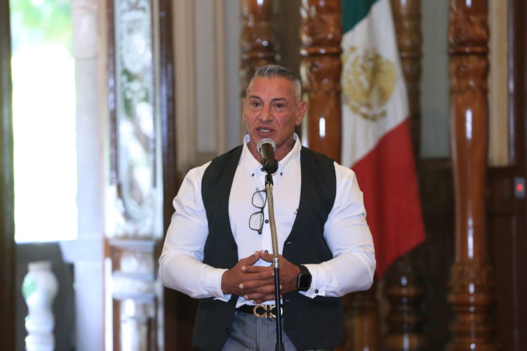 Leo Flores