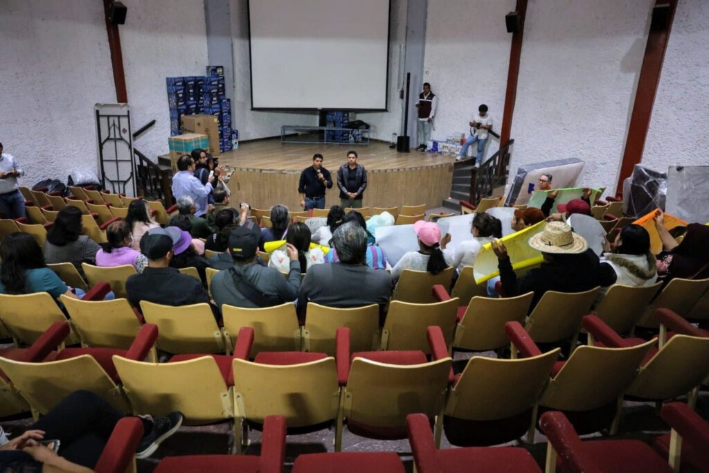 Omar Muñoz se reúne con inconformes por desabasto de agua en Cuautlancingo