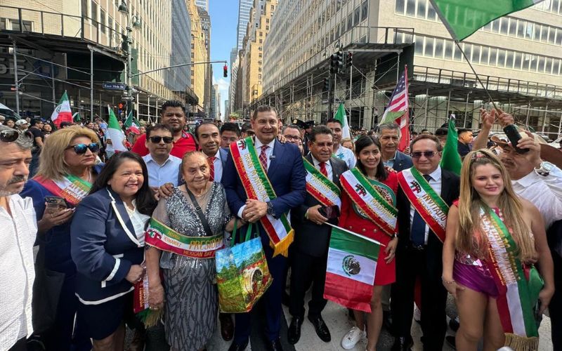 Miles de migrantes se unen a festejos del 5 de mayo