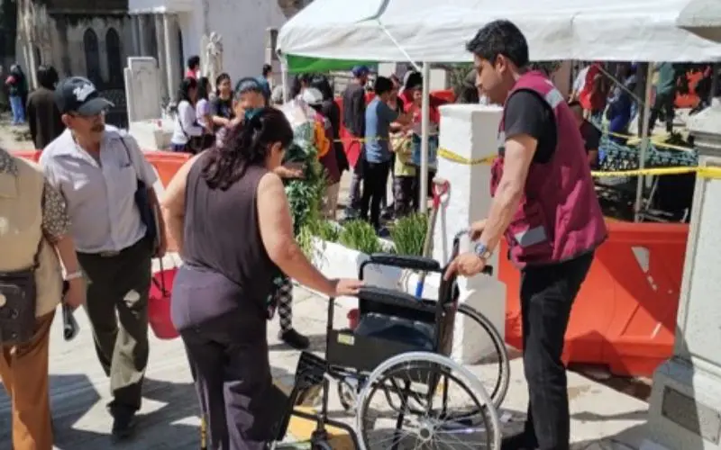 Operativo en Panteón Municipal de Puebla por Día de las Madres