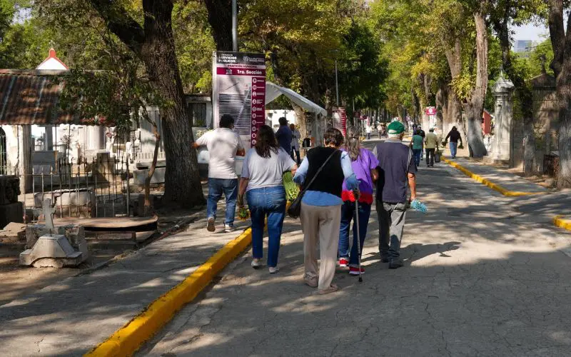 Panteón Municipal de Puebla recibe 35 mil personas en Día de la Madre
