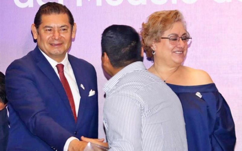 Omar Muñoz acude a presentación de Plataforma Digital Estatal