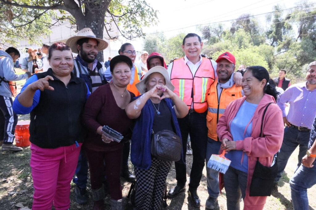 Alejandro Armenta encabeza faena comunitaria en Flor del Bosque