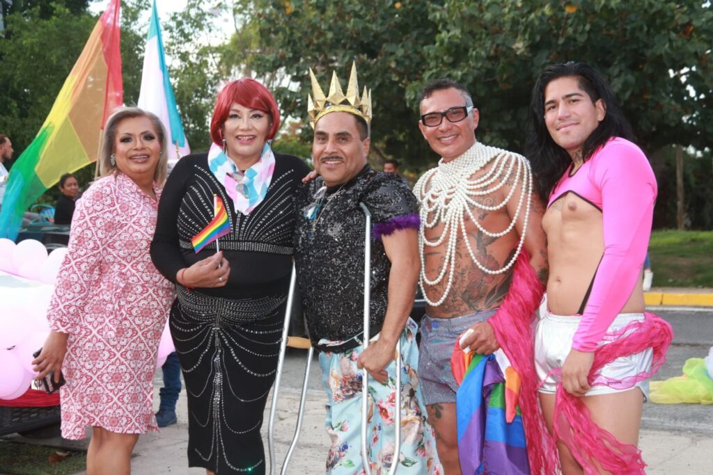 Acatlán de Osorio se llena de color con la Marcha de la Diversidad